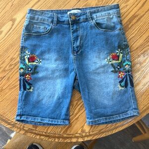 Oak and poppy high-rise stretch short. Size 14